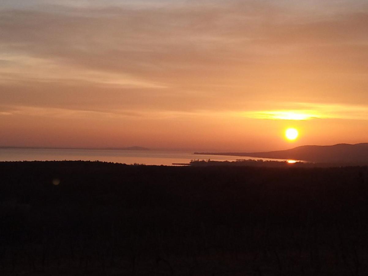Napraszallas Vendeghaz Balatonakali Buitenkant foto