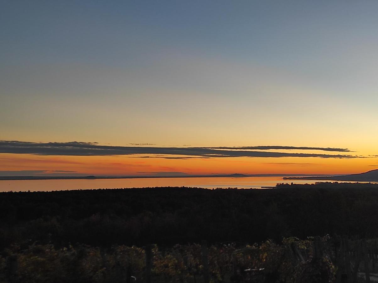 Napraszallas Vendeghaz Balatonakali Buitenkant foto