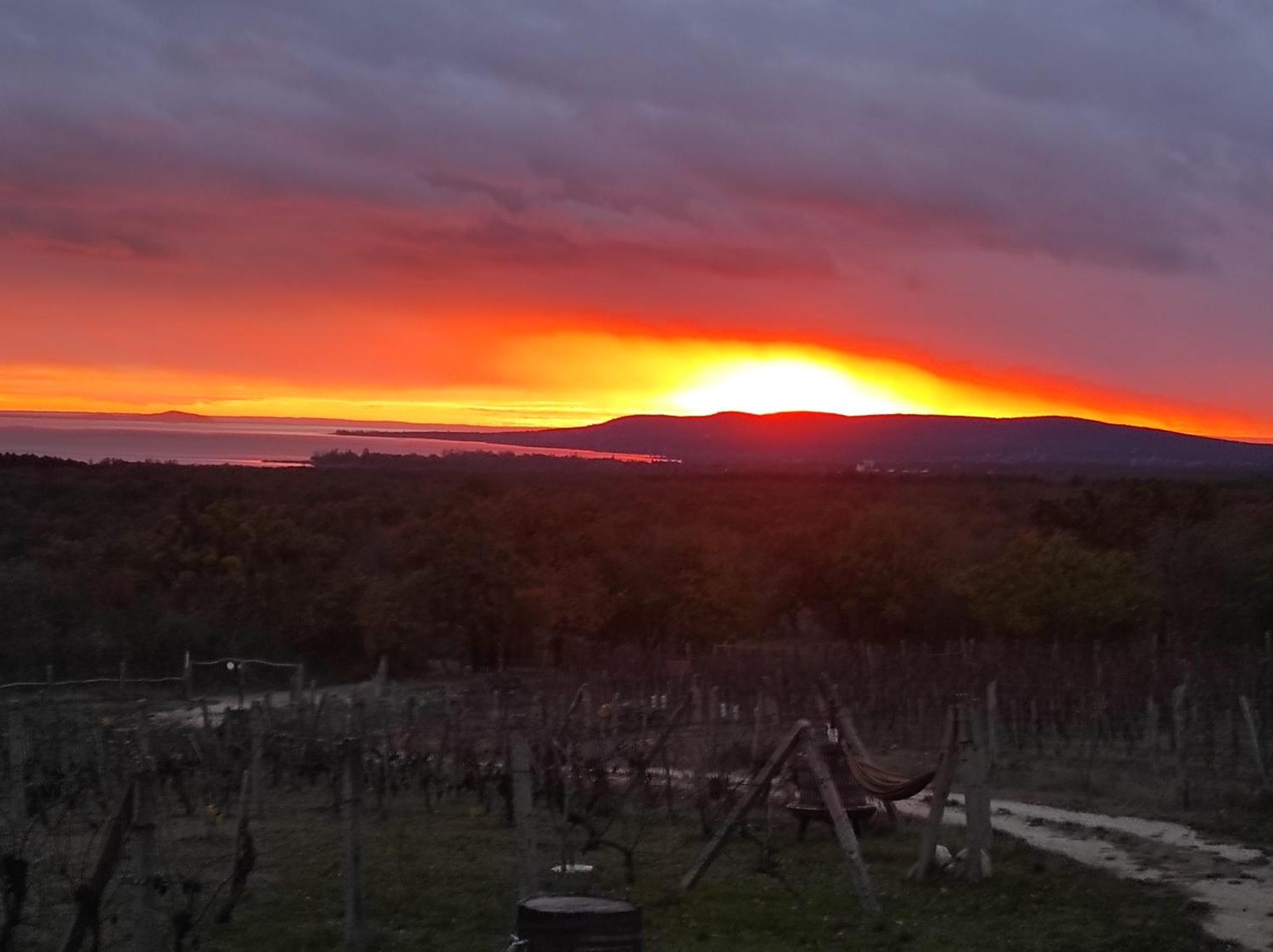 Napraszallas Vendeghaz Balatonakali Buitenkant foto
