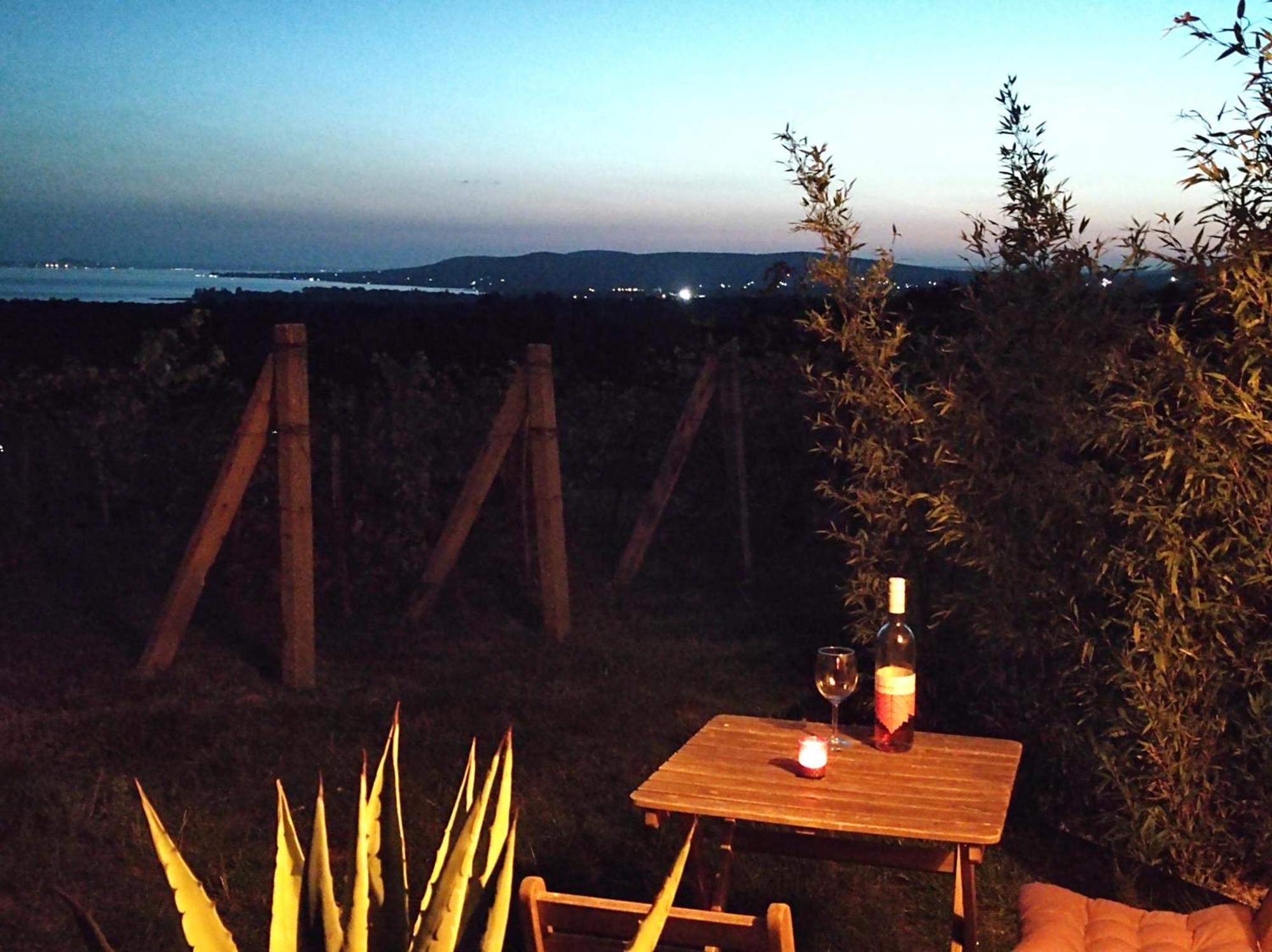 Napraszallas Vendeghaz Balatonakali Buitenkant foto